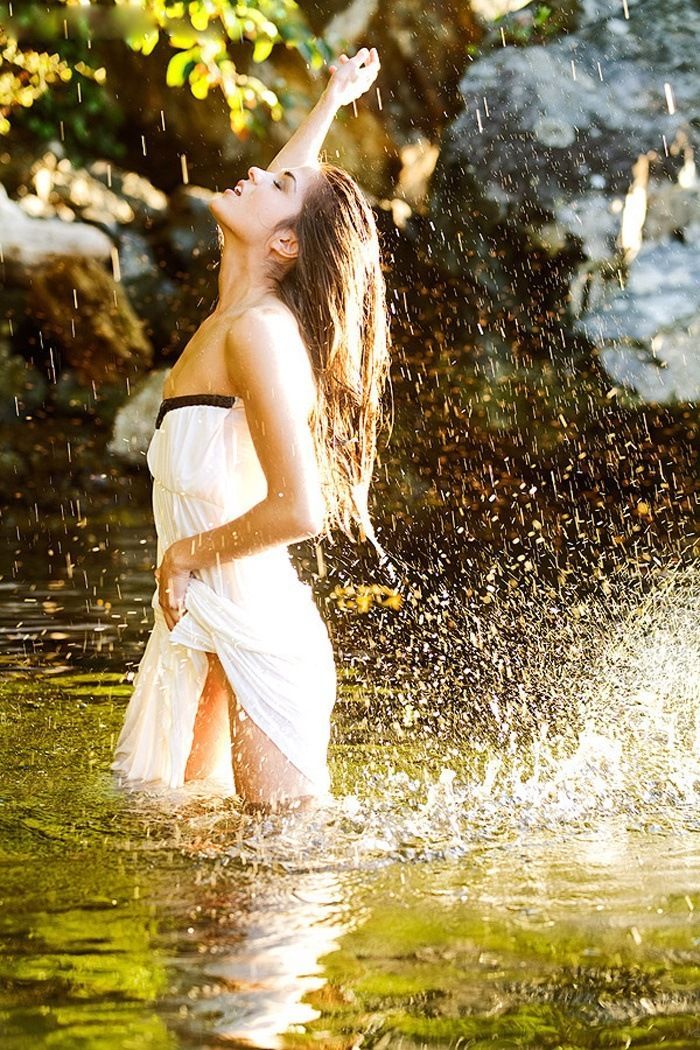 Marie Avgeropoulos in Virginia Beach