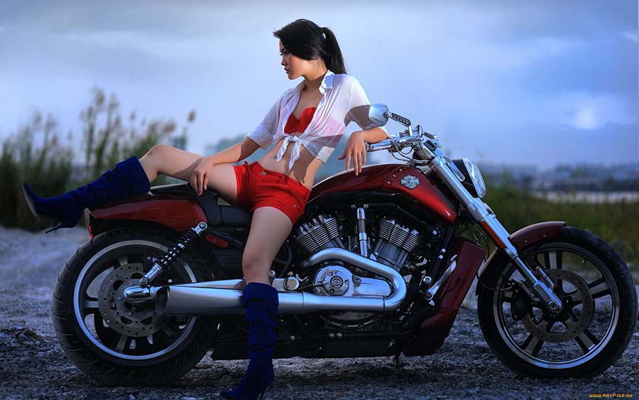 Beautiful girls and motorcycles in Virginia Beach