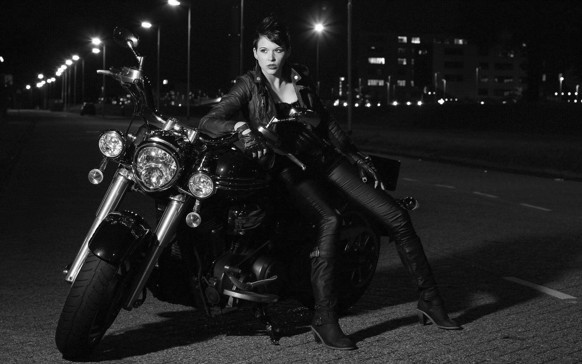 Photo Beautiful girls and motorcycles in Virginia Beach