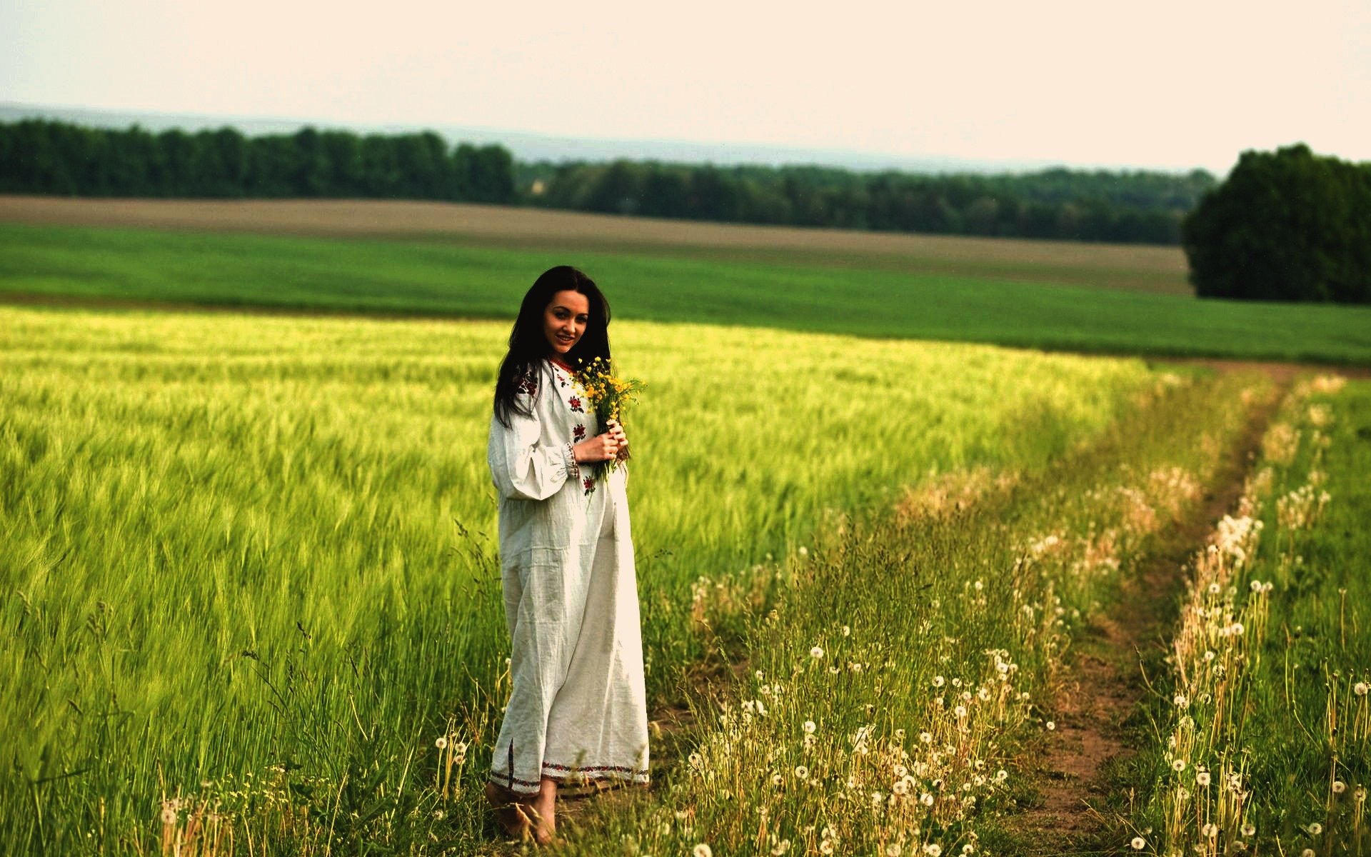 Women in Slavic costumes in Virginia Beach