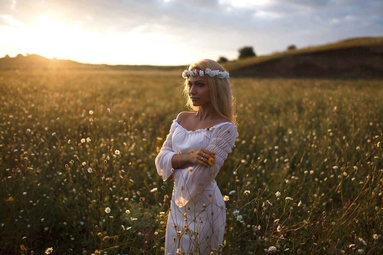 Girls in Slavic costumes in Virginia Beach