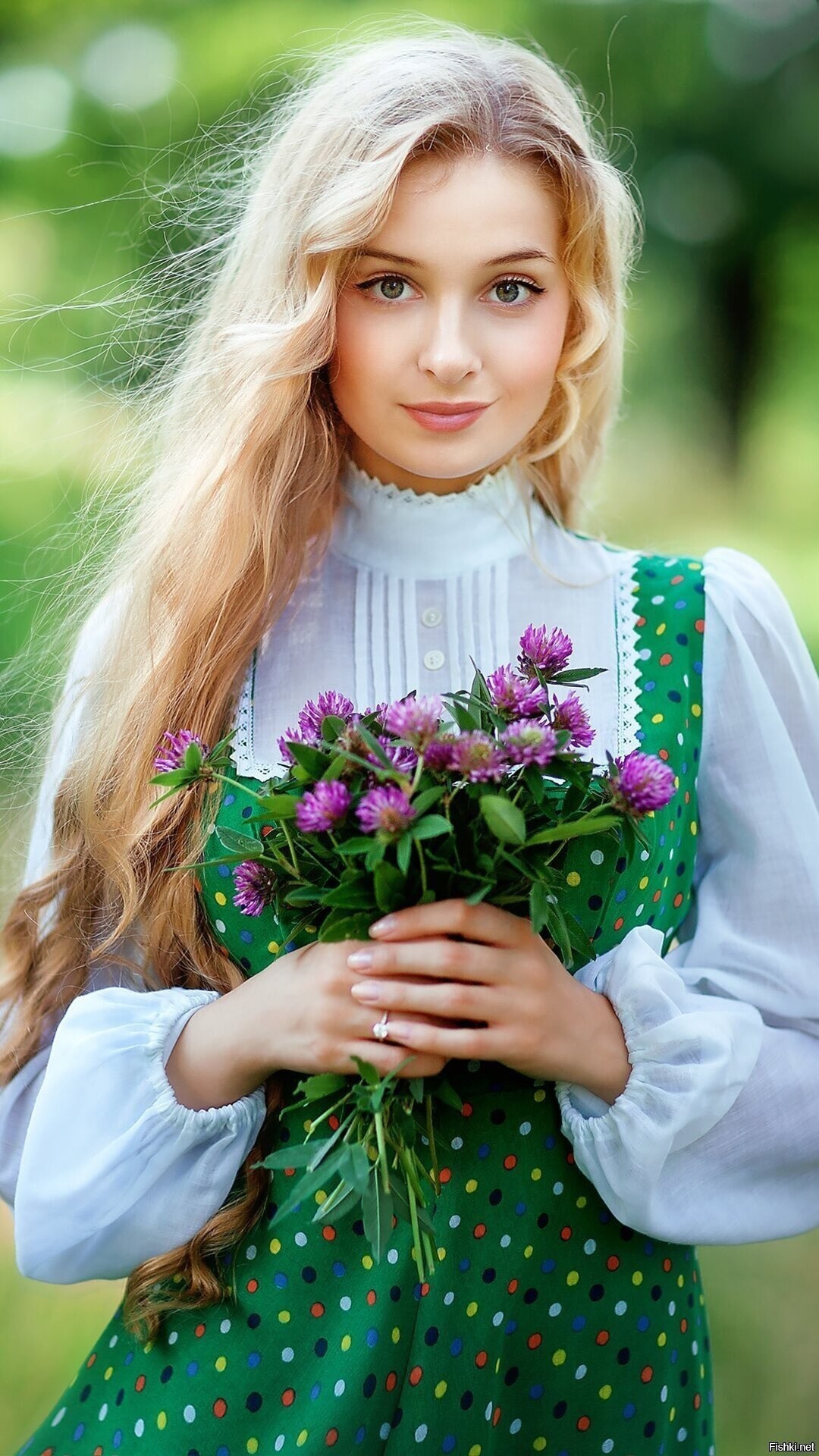 Girls in Slavic costumes in Virginia Beach