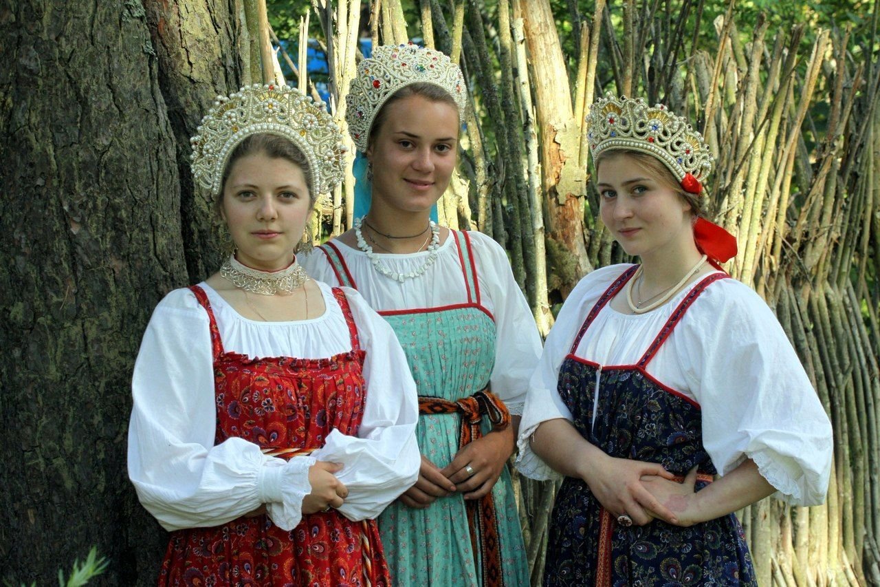 Sexy model Girls in Slavic costumes in Virginia Beach